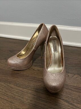 Steve Madden Rose Glitter Platform Pumps